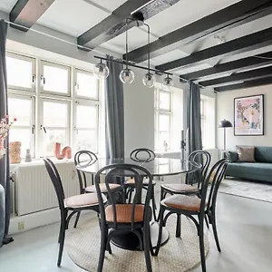 Lejlighed Unique 2 Bedroom Duplex W Exposed Beams In Cph, København